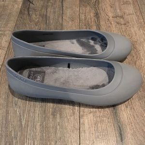 CROCS gray fur-lined flats size 10